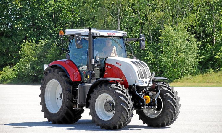 Steyr styr in i Lettland