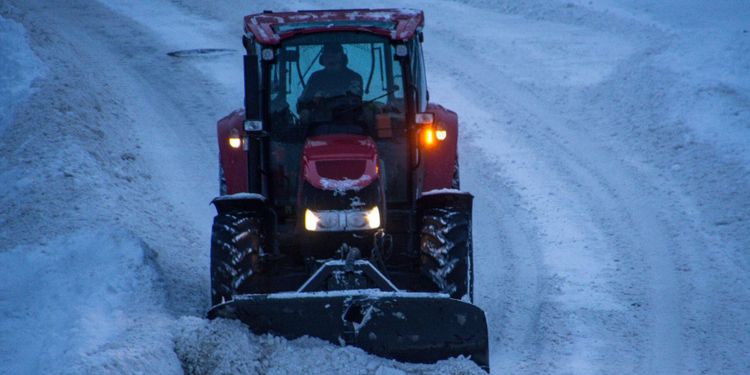 Snöröjare körde över fotgängare – två gånger