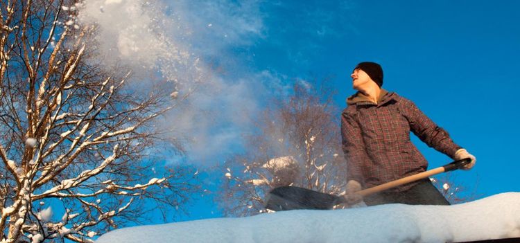 Så långt räcker försäkringen när snö tynger taken