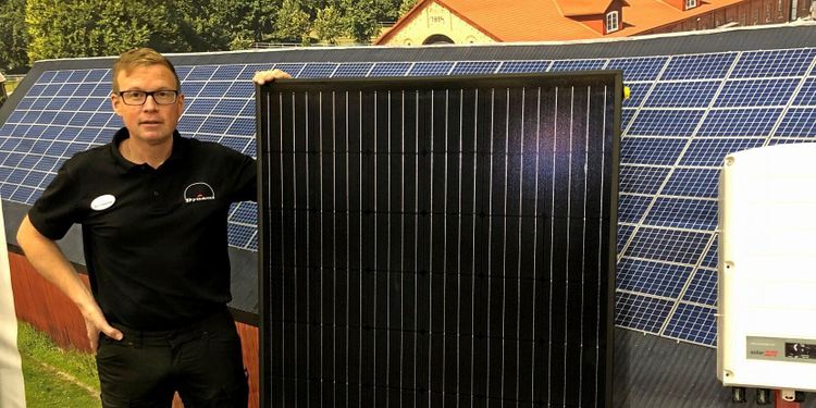 Nya solcellen ger både el och värme