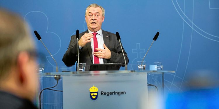 Regeringen kommer till skott i skogspolitiken