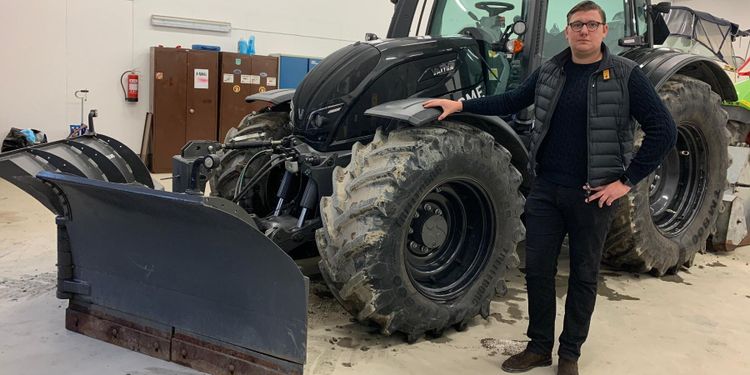 Han kör Valtra på 100 procent RME