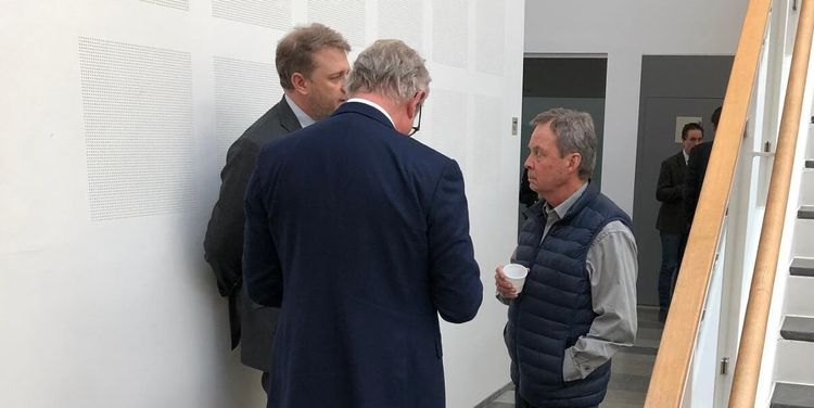 Hedins mobilsamtal spelades upp för rätten