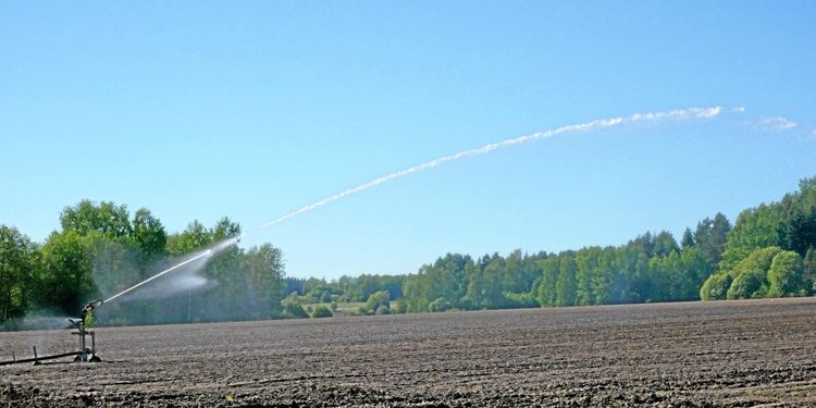 Halv miljard i stöd för bönder hålls inne