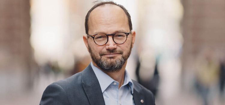 Ministern krävs på svar