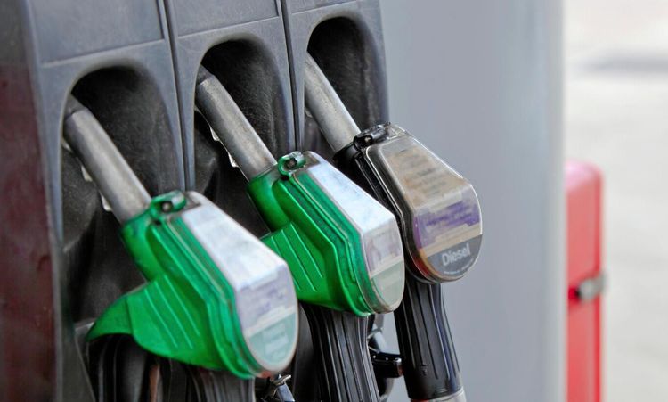 Dieselpriset nu under 15 kronor