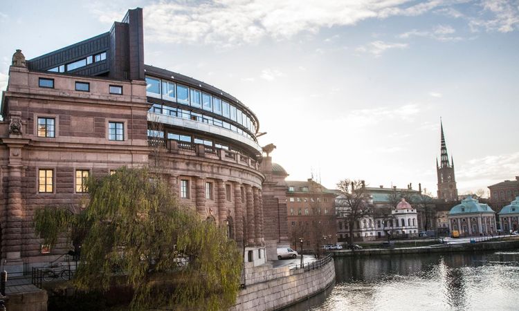 Utskott stödjer ändrade regler för fåmansföretag