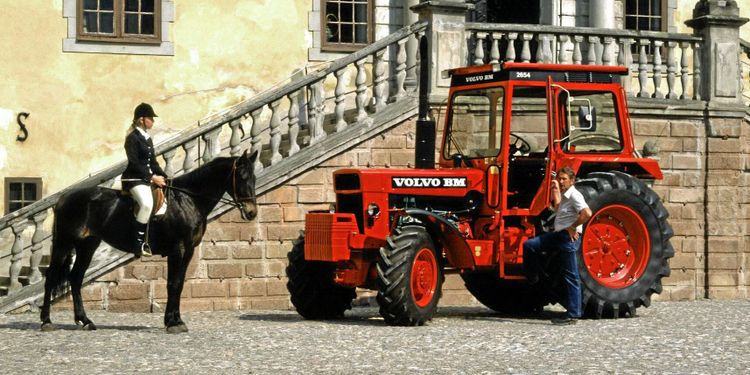 Volvo BM 2654 lockar till höga bud