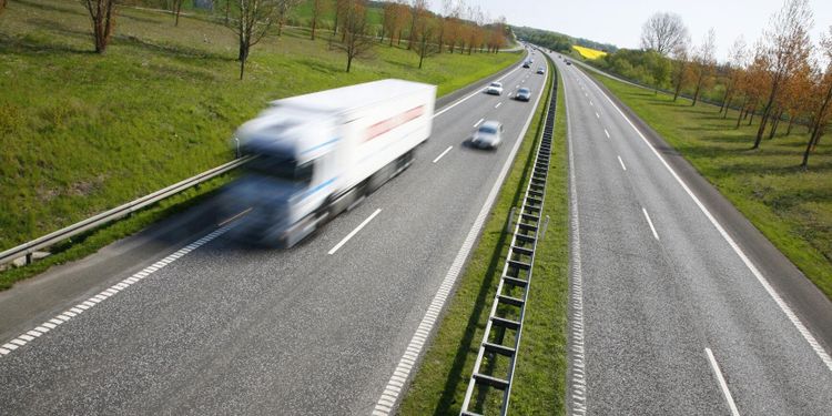 Förslag: Sänk koldioxidutsläppen för lastbilar