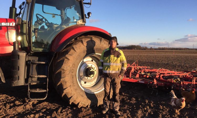 Är Jerry Holmgren först ut med vårbruket?
