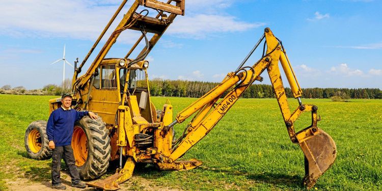 Här är baklastaren som blir en traktorgrävare