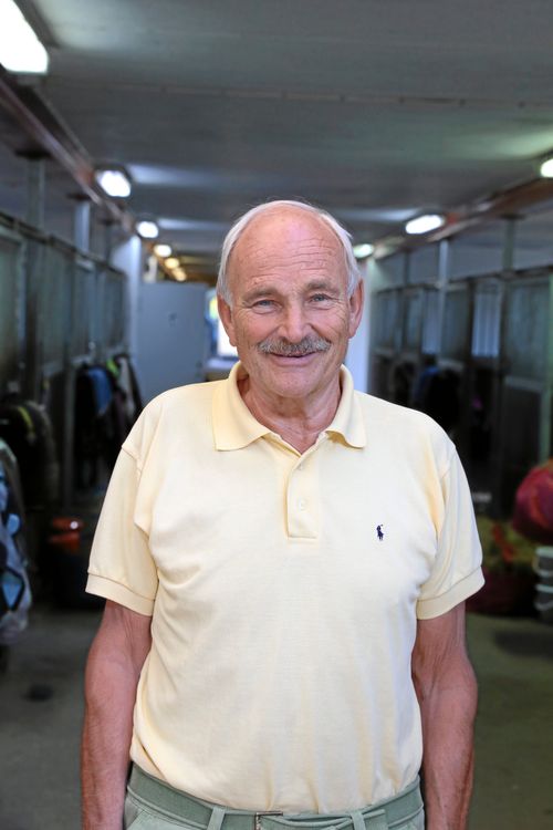 Nils Adlercreutz driver inackorderingsstallet som utsattes för inbrott och sadelstöld.