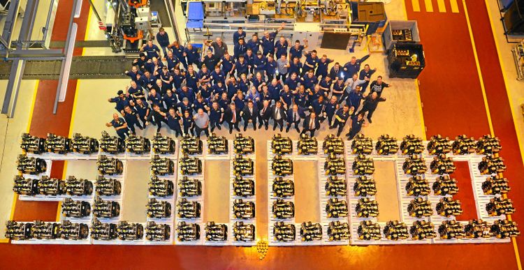 JCB Power Systems med 64 anställda har nått en milstolpe med en halv miljon byggda motorer.