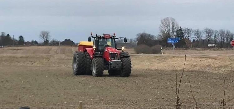 Riggar för vårbruk - här har man redan börjat så