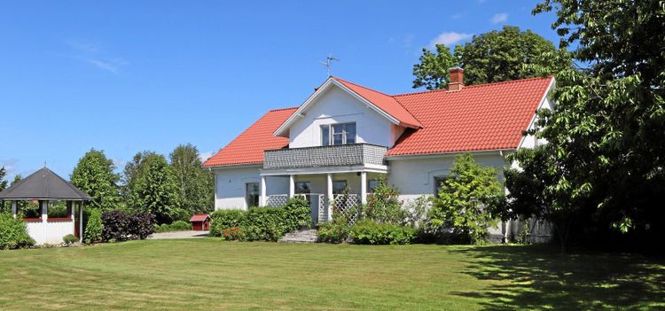 Attraktiv gård på Lundaslätten till salu