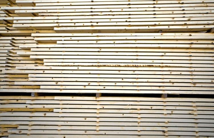 Småländskt trä tar vägen till Kina