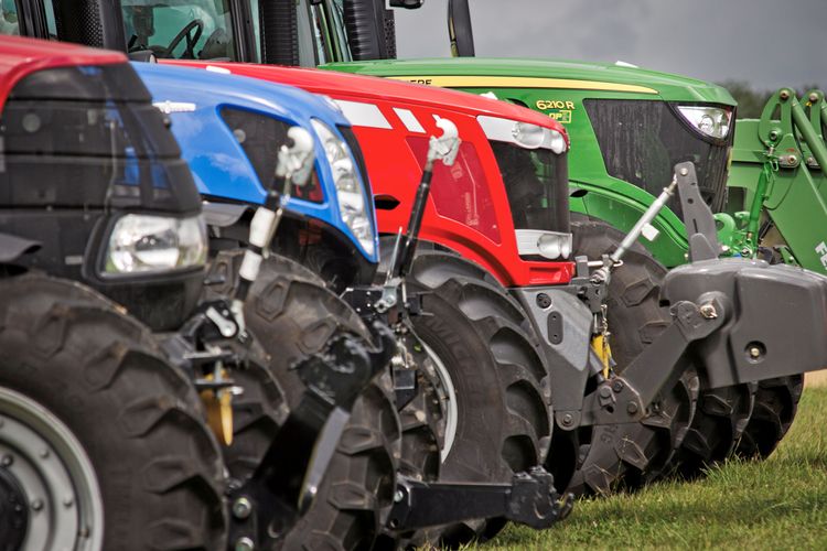 Traktorförsäljningen går som tåget