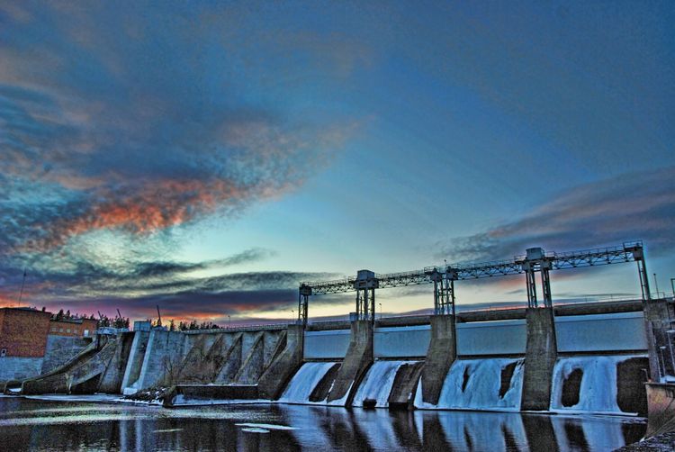 Energikommissionen skriver i förslaget att utvecklingen mot en mer småskalig elproduktion i samband med god elförsörjning i Sverige är viktig sett ur ett säkerhetspolitiskt perspektiv.