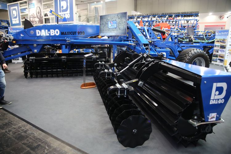 Knivvalsar på stor vält.