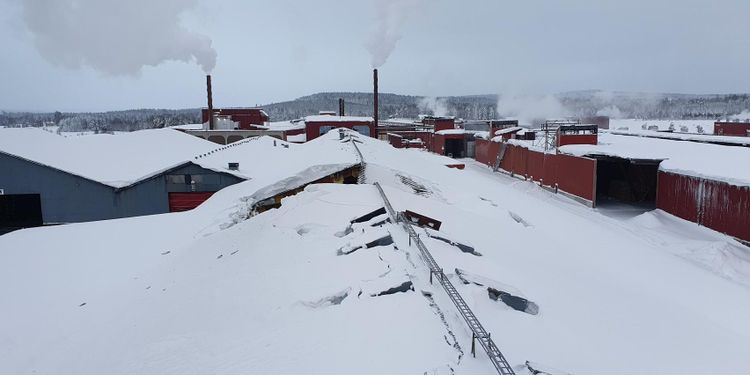 Taket kollapsade: ”Djävulska mängder snö”
