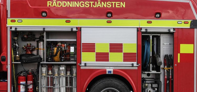 Skogsmaskin tog eld på vägen