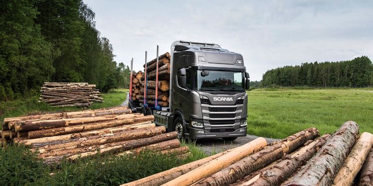 Scania ökar intäkterna och vinsten.