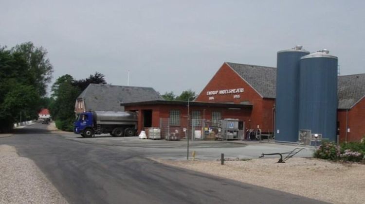 Köper danskt mejeri