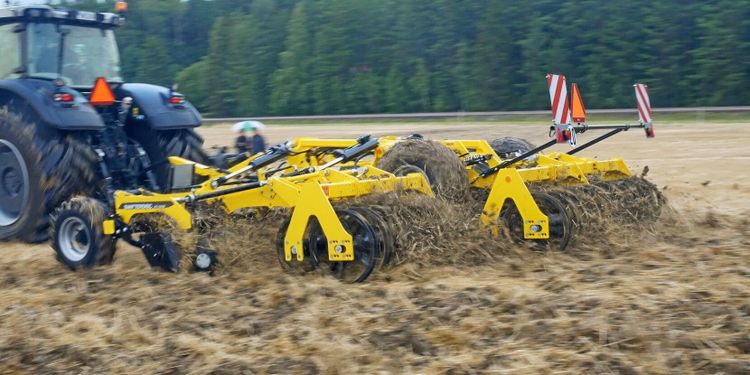 ATL TV: Tuffa förhållanden i demofältet