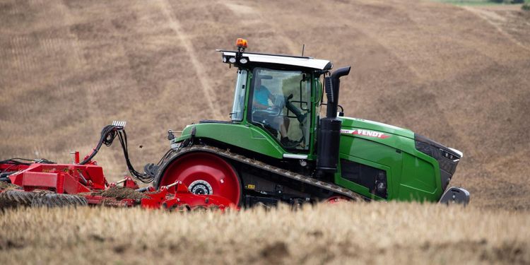Traktortest: Uppdaterad Challenger i Fendt-kostym