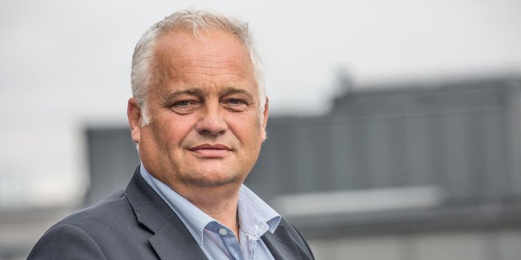 Kronfågel tror på luft under vingarna