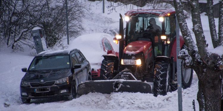 Snön knäcker ekonomin i över 100 kommuner