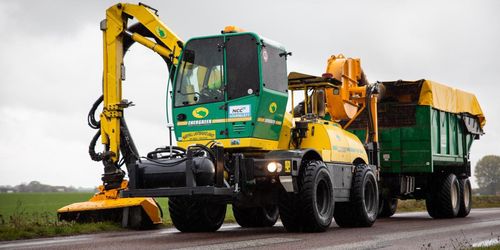Nytt aggregat suger kantgräs – görs till biogas