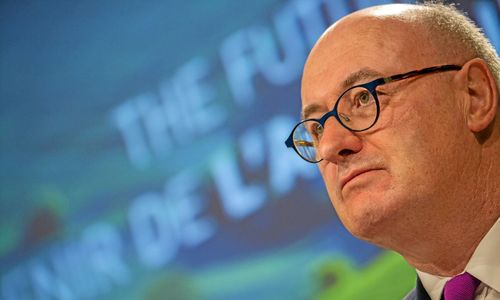 Hogan intresserad av internationellt toppjobb