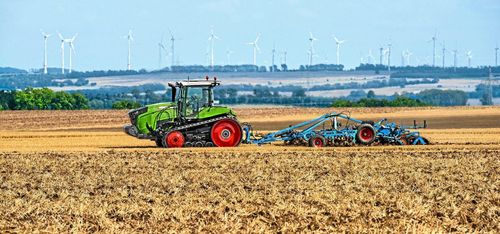 Fendt rullar ut bandtraktorer i eget namn