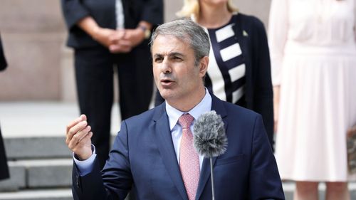 Näringsministern tar över lantbruksfrågorna