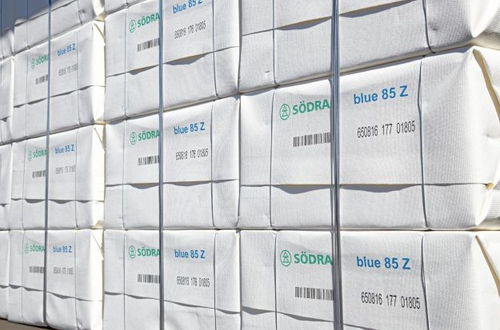 Södra tillhör de som höjt priset på barrmassaved i höst när efterfrågan ökat.