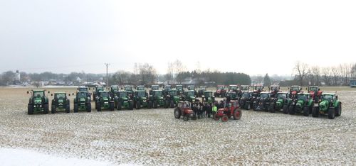 Segraeleverna bjuder på traktorparad