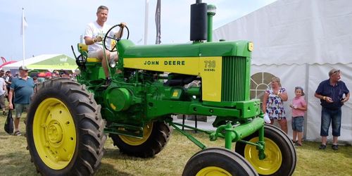 ATL TV: Traktorparad med grön lyster