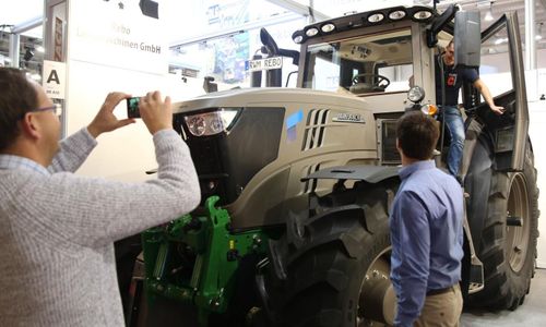 Skottsäker traktor kostar kulor