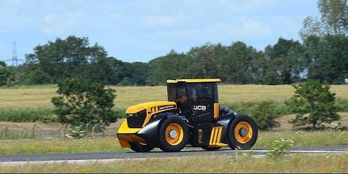 Nytt rekord – här är världens snabbaste traktor