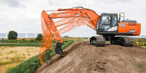 Hitachi nu med egen maskinstyrning