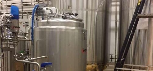 Advokat säljer mejeri i delar