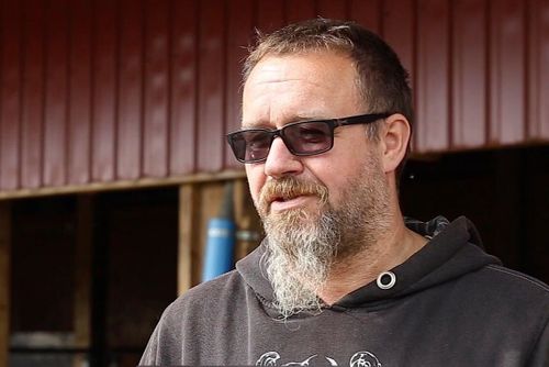 Han far som en skottspole mellan 200 skiften