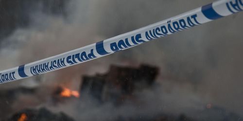 Tre hästar dog i stallbrand i Rimbo