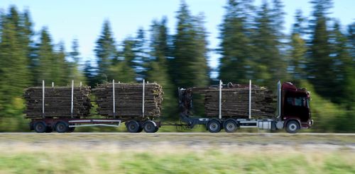 Fler tunga lastbilar säljs i Sverige