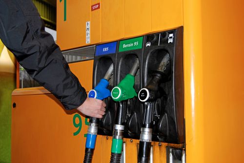 Sverige exporterar högklassig etanol medan råvaran till den etanol som används i Sverige ofta kommer från utlandet.