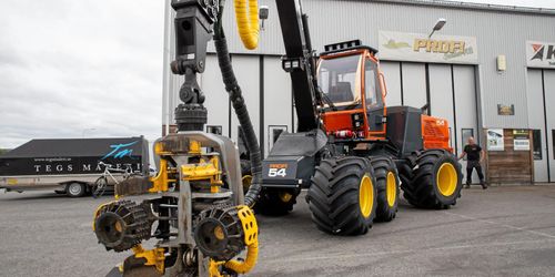 ATL TV: Profiproffs tog tillverkningen till Sverige