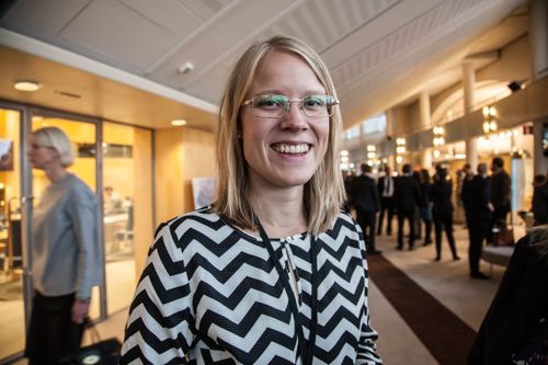 – Vi är överens om konkurrenskraftiga villkor i målformuleringarna men regeringen agerar inte på det området när det gäller skatter och avgifter, säger Kristina Yngwe, C.