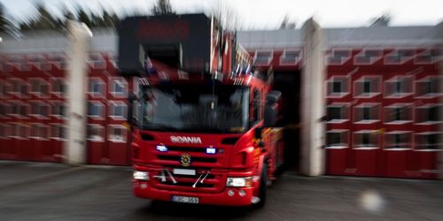 Brand i Nykvarn rasar fortsatt – VMA utfärdat