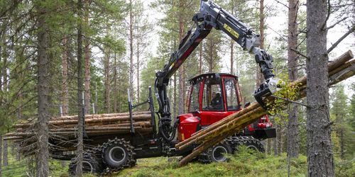 Komatsu börjar med kranspetsstyrning